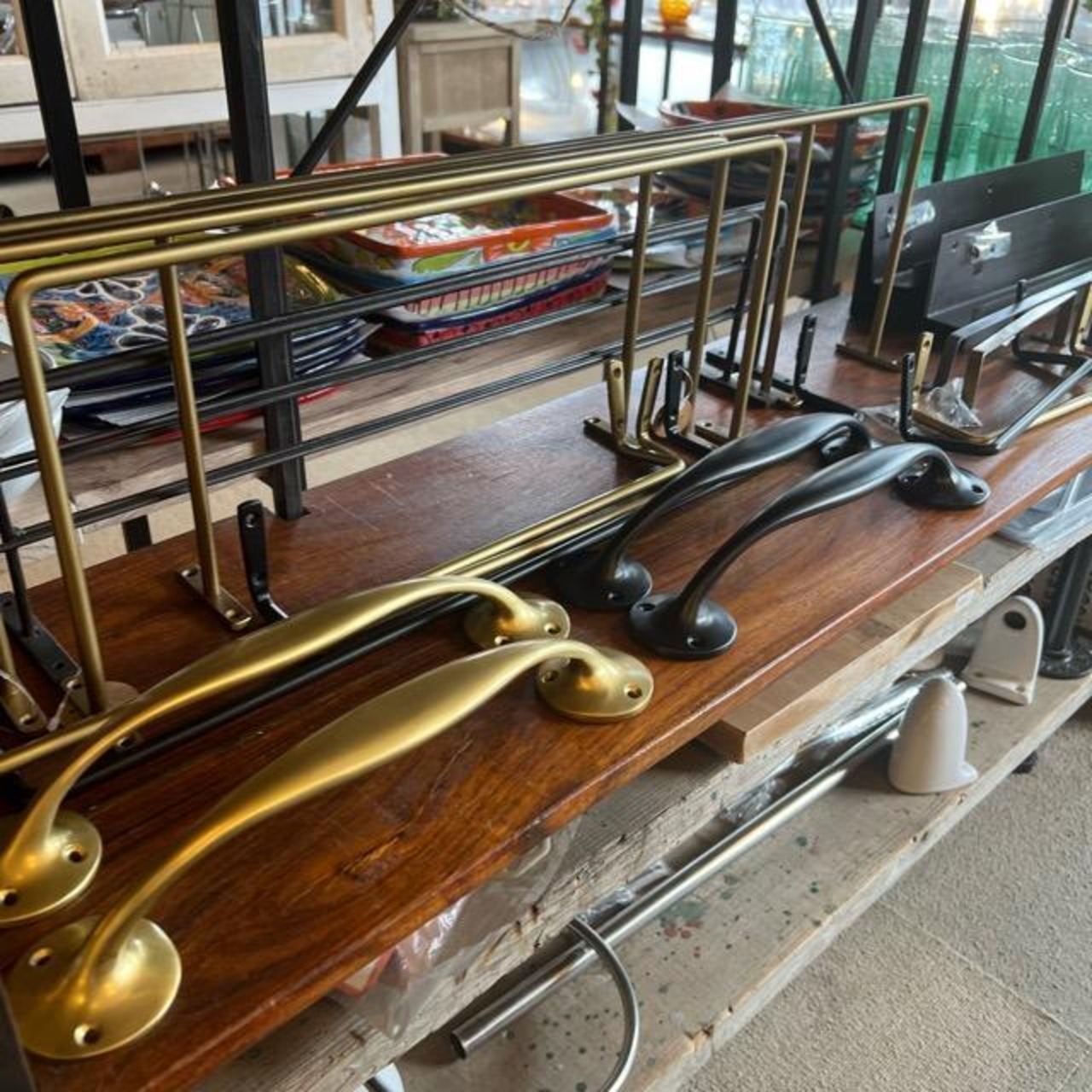 Antique gold iron door handle, perfect for interior decoration, entryway, or living room.　