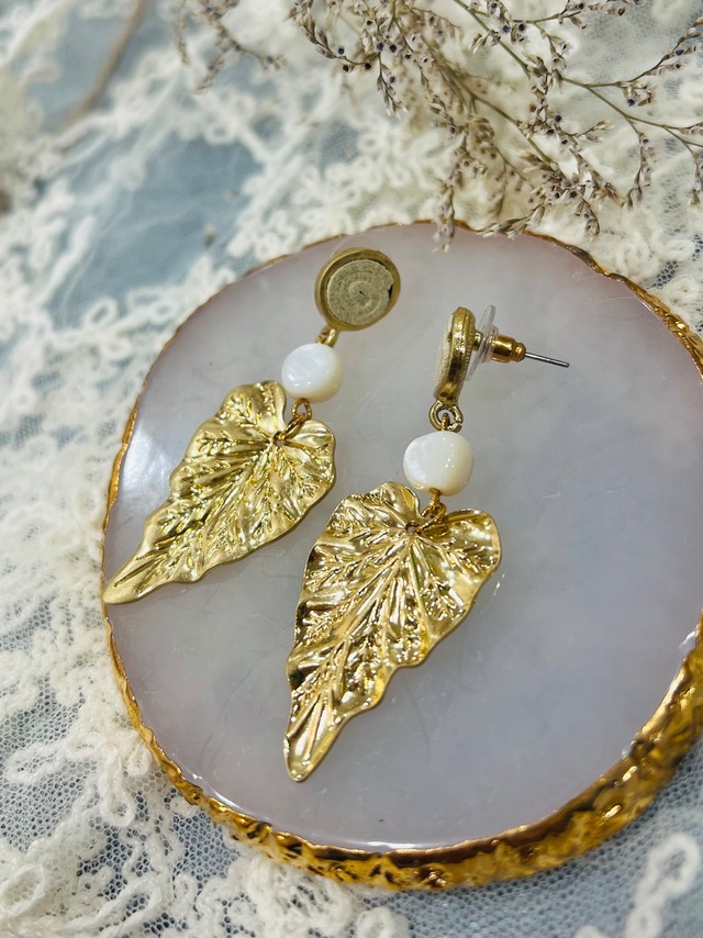 【フランス】リーフモチーフピアス