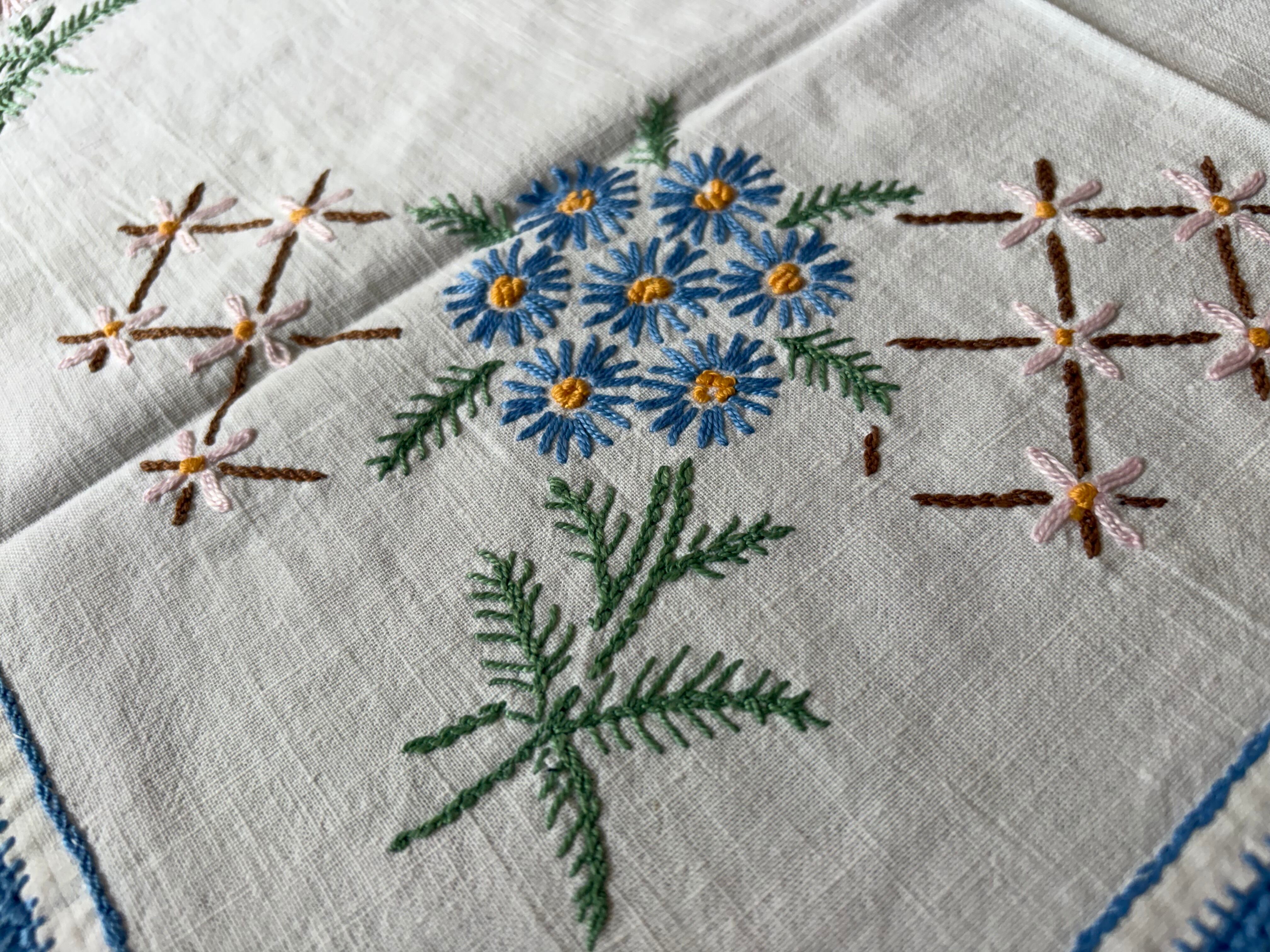 フランスアンティーク テーブルクロス 花柄刺繍 ブルー 送料無料】フランスアンティーク テーブルクロス（64×62cm） 花柄刺繍