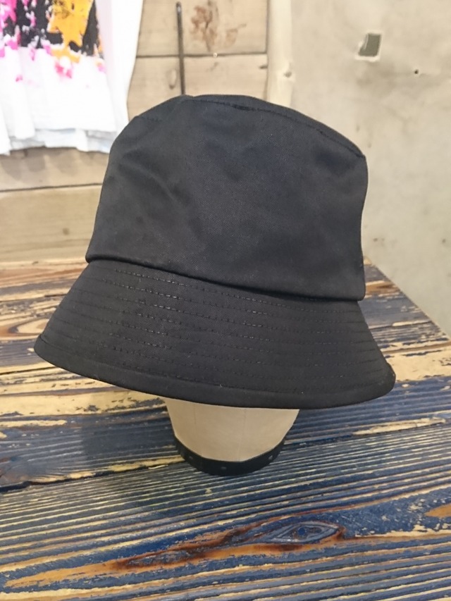 Apuzzlinghome "BUCKET HAT" Black Color