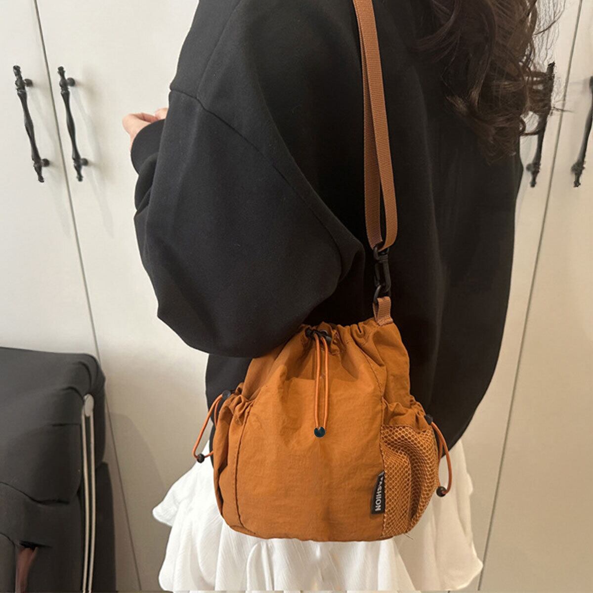 ミニバッグ ショルダー バケットバッグ レディース メンズ 韓国 スマホポーチ おしゃれ 大人 かわいい 小さめ コンパクト ライブ フェス ミニポーチ ドローストリング 大人可愛い 大人女子