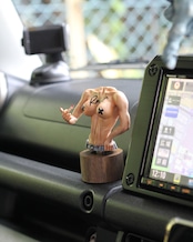 The girl raise middle finger to this rotten world - dashboard accessory /ver.Sunburn