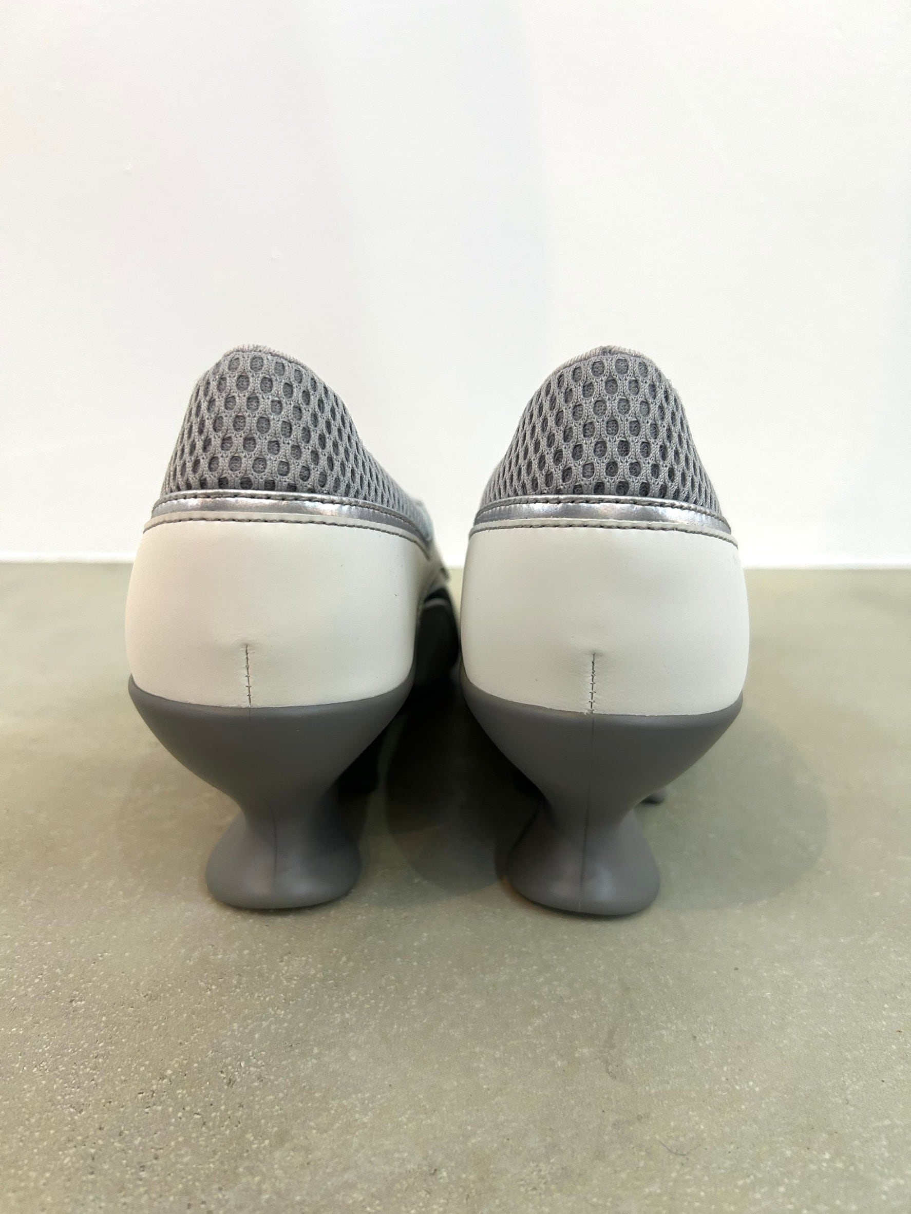 GRAPE White Sports Peep-Toe Wedge Shoes | itimi