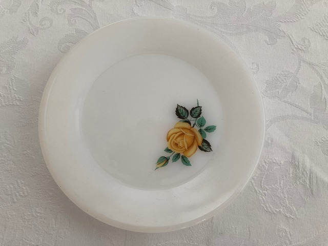 パイレックスイエローローズケーキプレート、