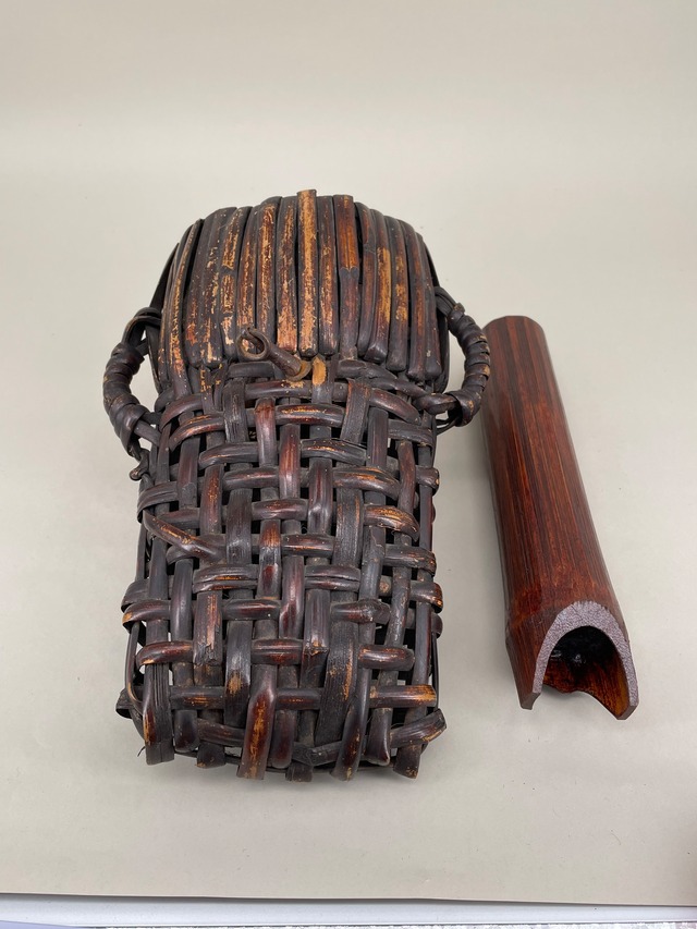 なた籠花入れ　共箱