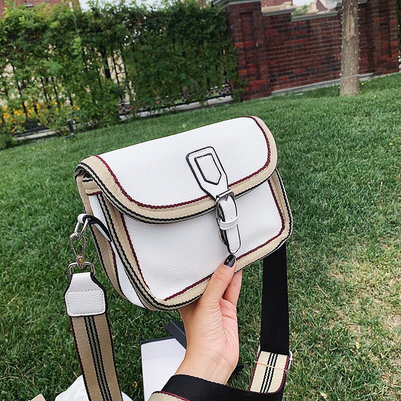 新しい小さなバッグ女性バッグ2020新しいトレンディなワイルドブロードバンドワイドショルダーメッセンジャーバッグワイルドインス小さなスクエアバッグ Tiancai_Wing_Bag6931132