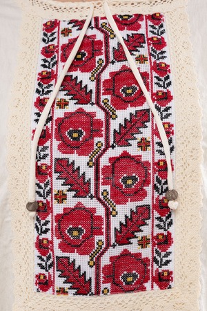 ウクライナ刺繍ヴィシヴァンカ　バルーン袖　手刺繍　麻　レディース・フリーサイズ