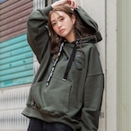 ロゴ紐ベーマークパーカー