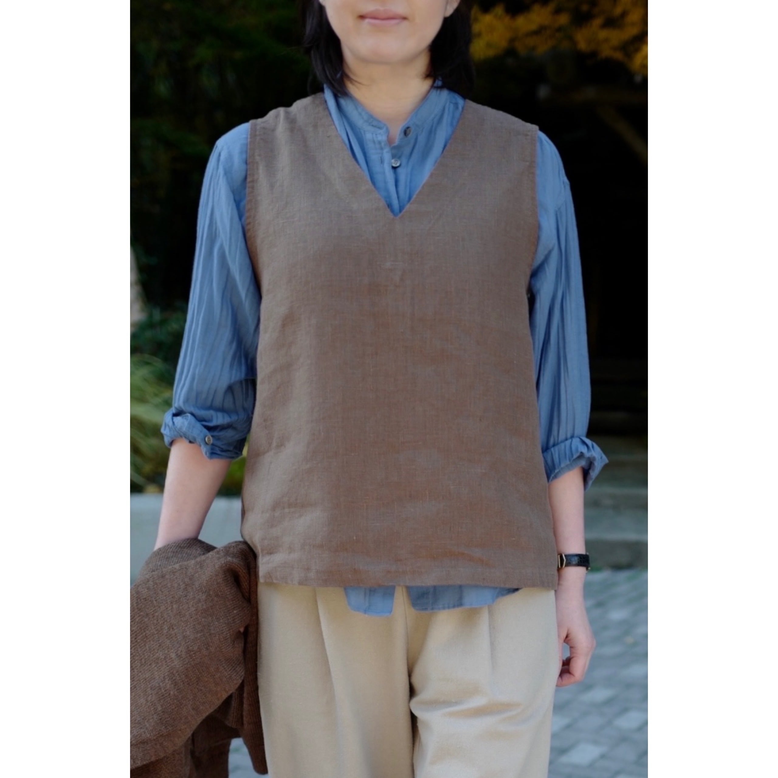 別注》fog linen work｜厚地リネンVネックベスト・ジレ（col.ベージュ