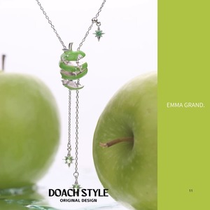 星屑をまとう林檎のネックレス E00573