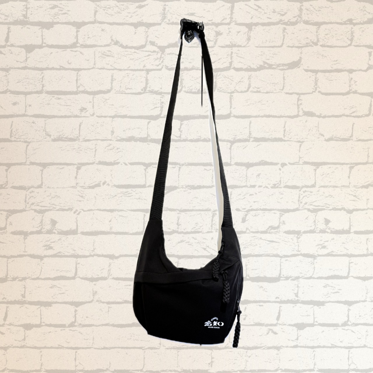 高知のワンポイントロゴショルダーバッグ〈BLACK〉／ユニセックス・軽量デザイン