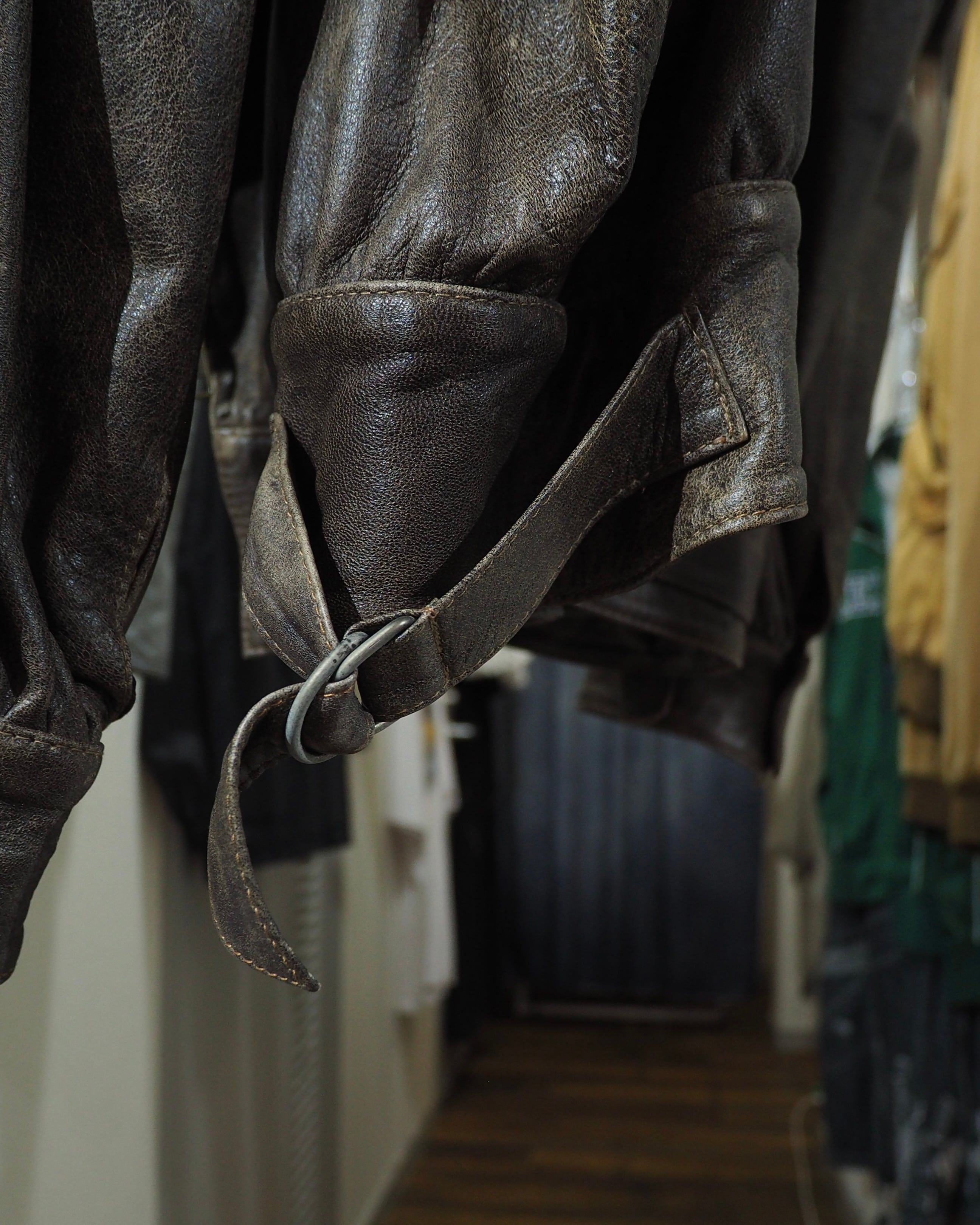 " Made in Italy - Vera Pelle " Unconventional Deformed Silhouette Vintage Leather Jacket