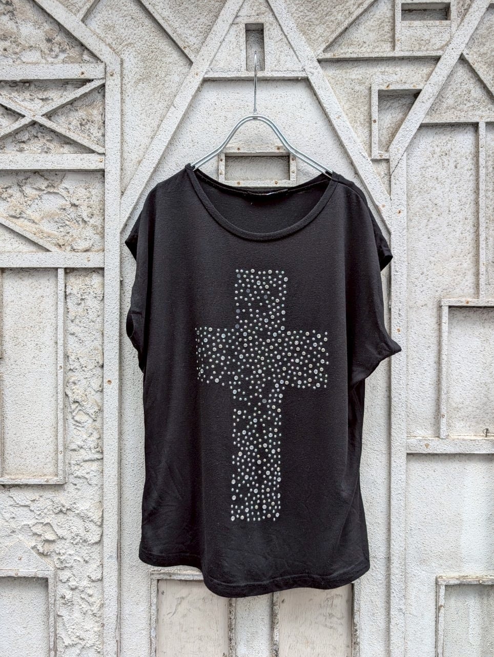 "CROSS" stone design tee
