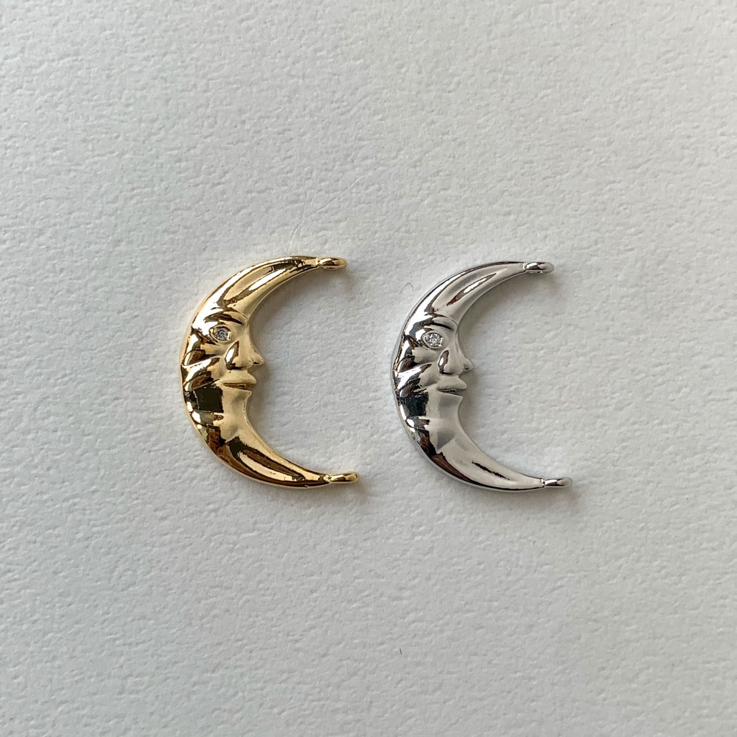 三日月顔メタルチャームM（21mm） | Dua-アクセサリーパーツショップ