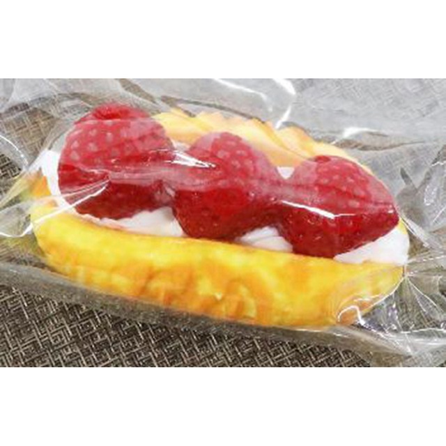 クレープサンドいちごスクイーズ465(5000705)