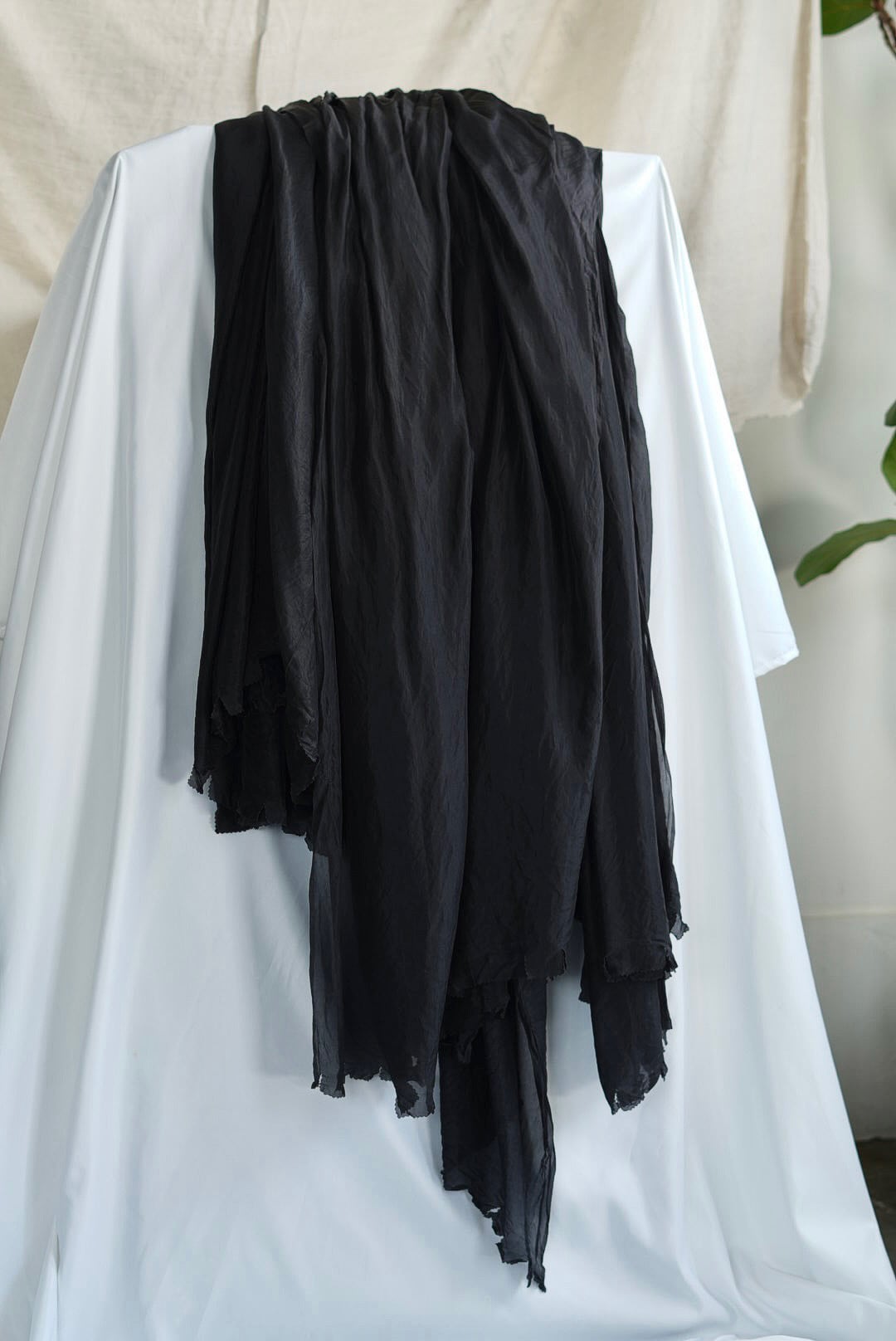 CHEZ VIDALENC - SILK SCARF / BLACK