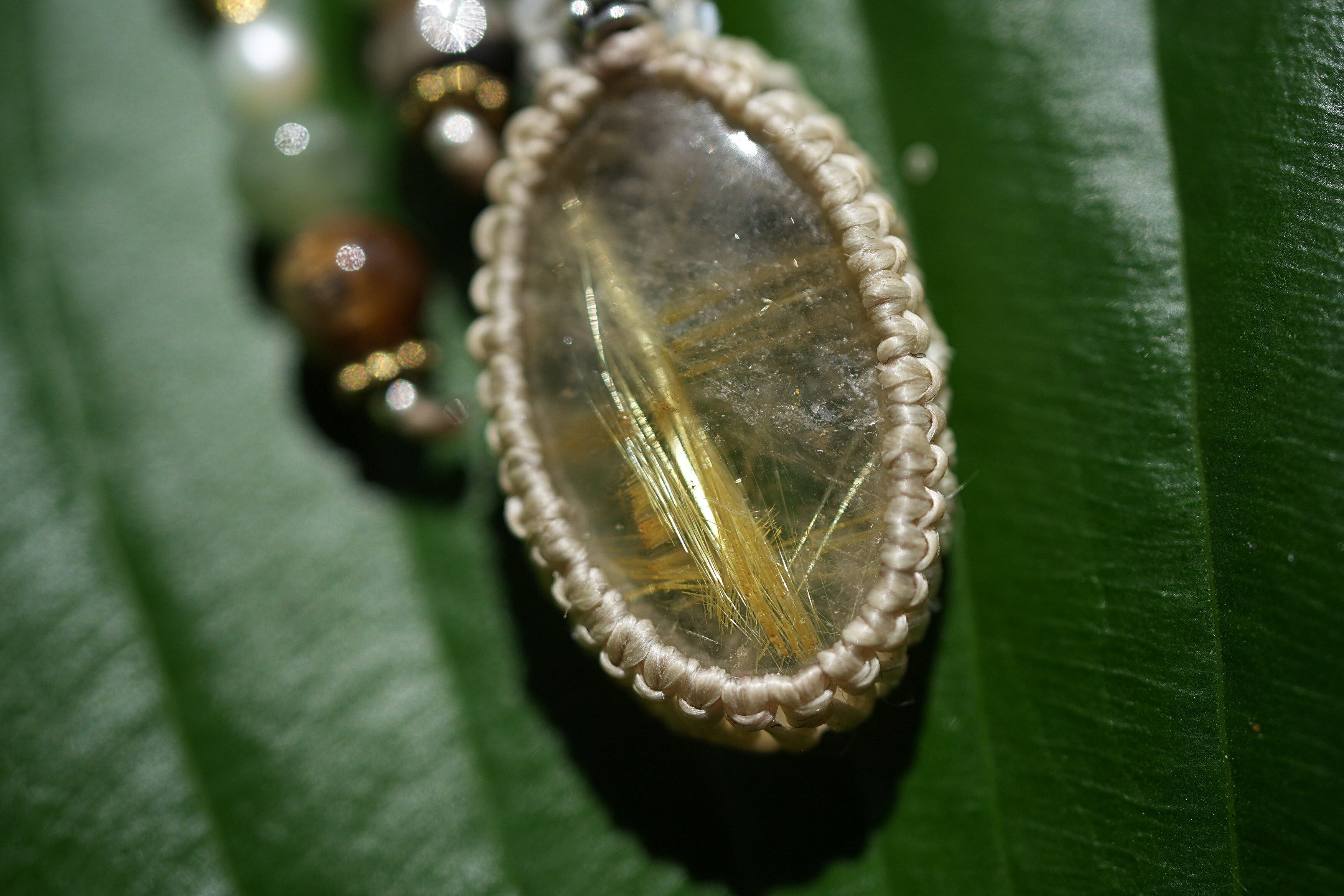 聳える黄金★ゴールドルチルクォーツ マクラメネックレス2062