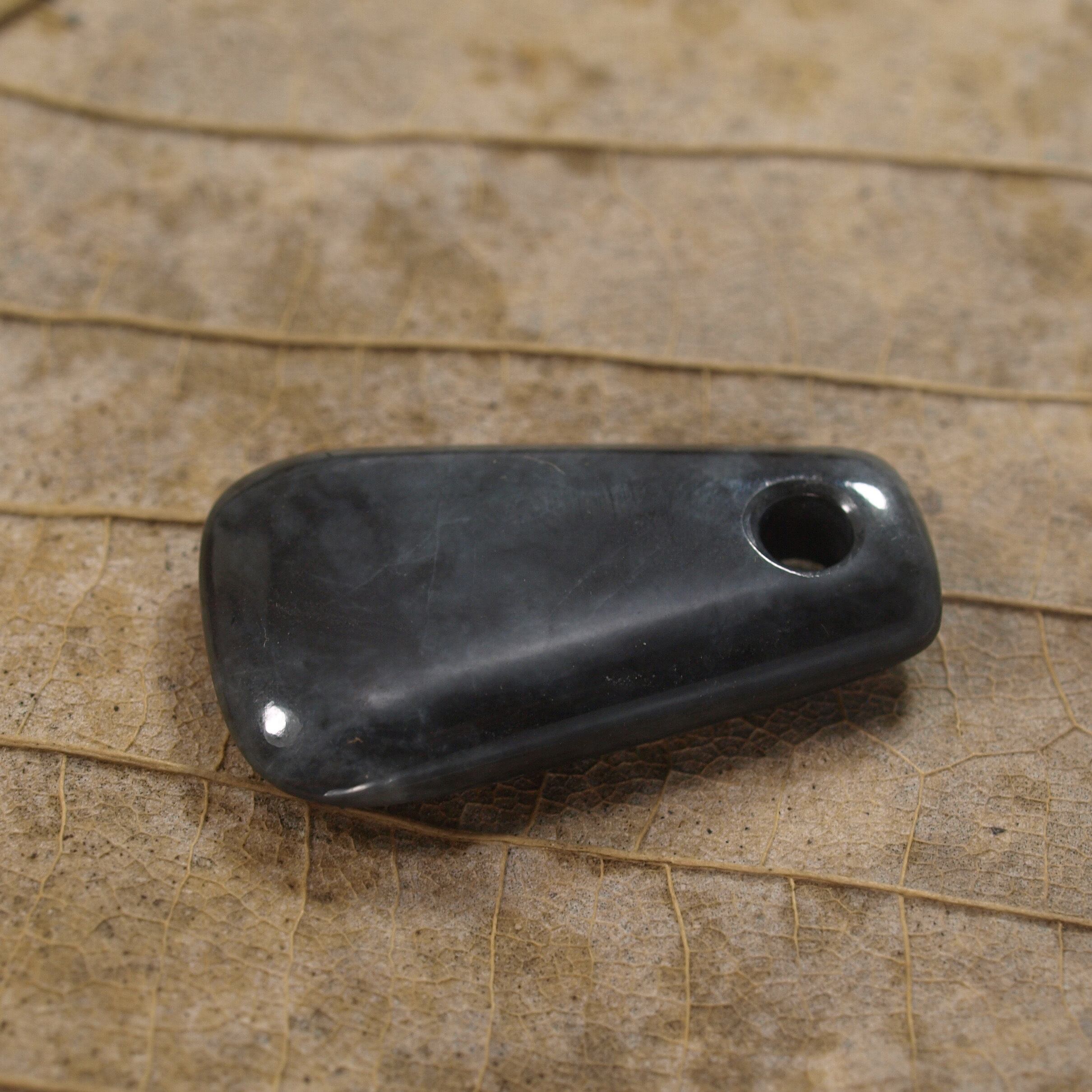 糸魚川翡翠 斧型ペンダント 30x19mm