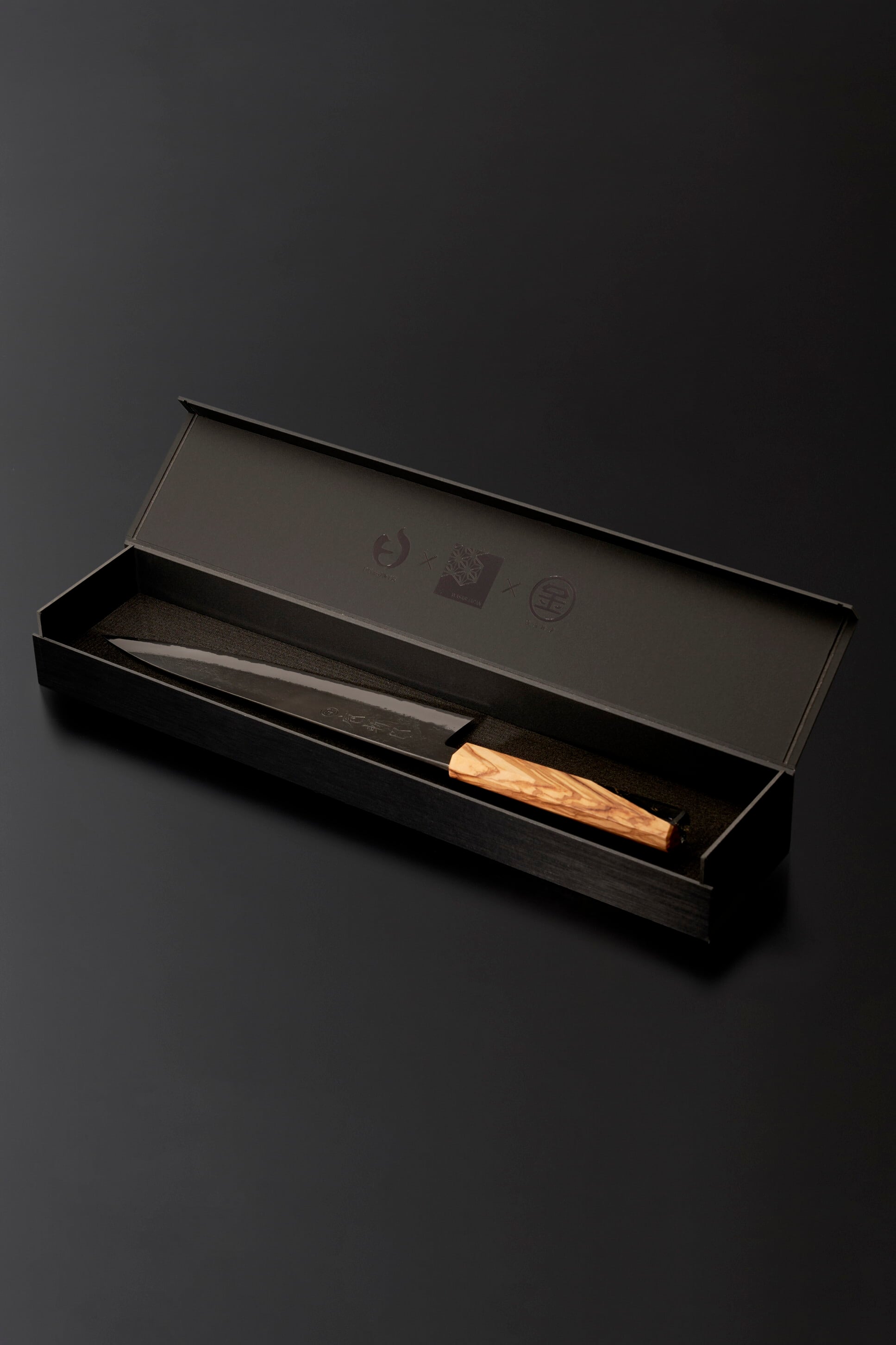庖斬巴 黒仕立て 牛刀包丁 240mm IK-02240 | 金井産業 庖斬巴 庖斬巴 黒仕立て 牛刀包丁 240mm IK-02240 | 金井産業 庖斬巴