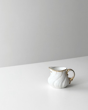 Sarreguemines    サルグミンヌ 　/     金彩レリーフのピシェ　h6cm