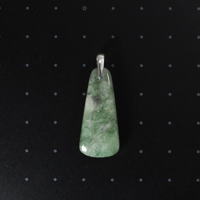 糸魚川翡翠 圧砕ヒスイ 石斧型ペンダント 4.7g Itoigawa Crush Jadeite 