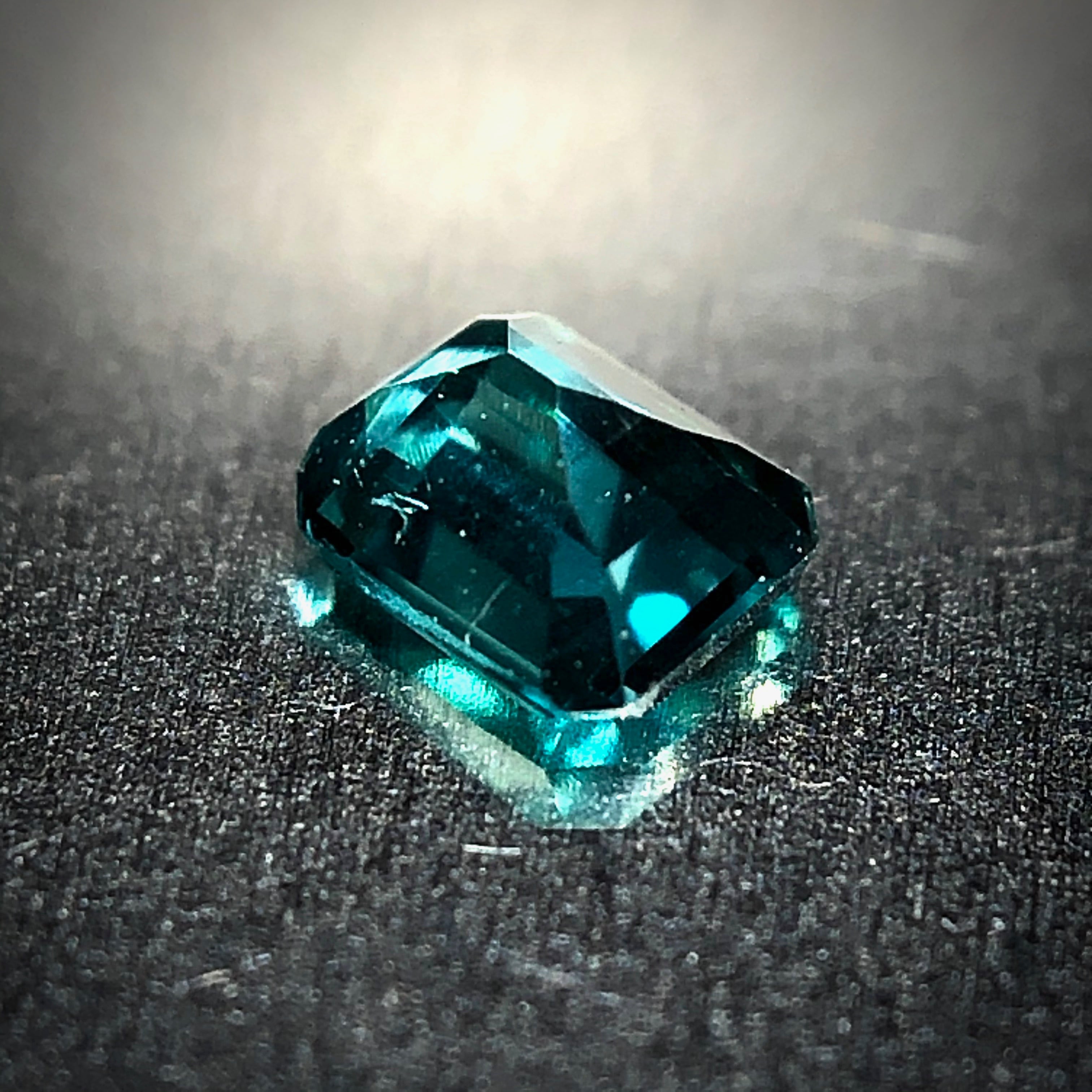 唯一無二の青色 0.09ct 希少石 天然 グランディディエライト | Frederick’s Gems&Jewelry powered by BASE