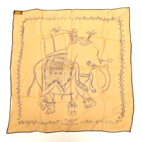 美品 HERMES エルメス プチカレ カレ45 ガブロッシュ モスリン シフォン a votre service 荷物を運ぶ象 オレンジ 22-0210