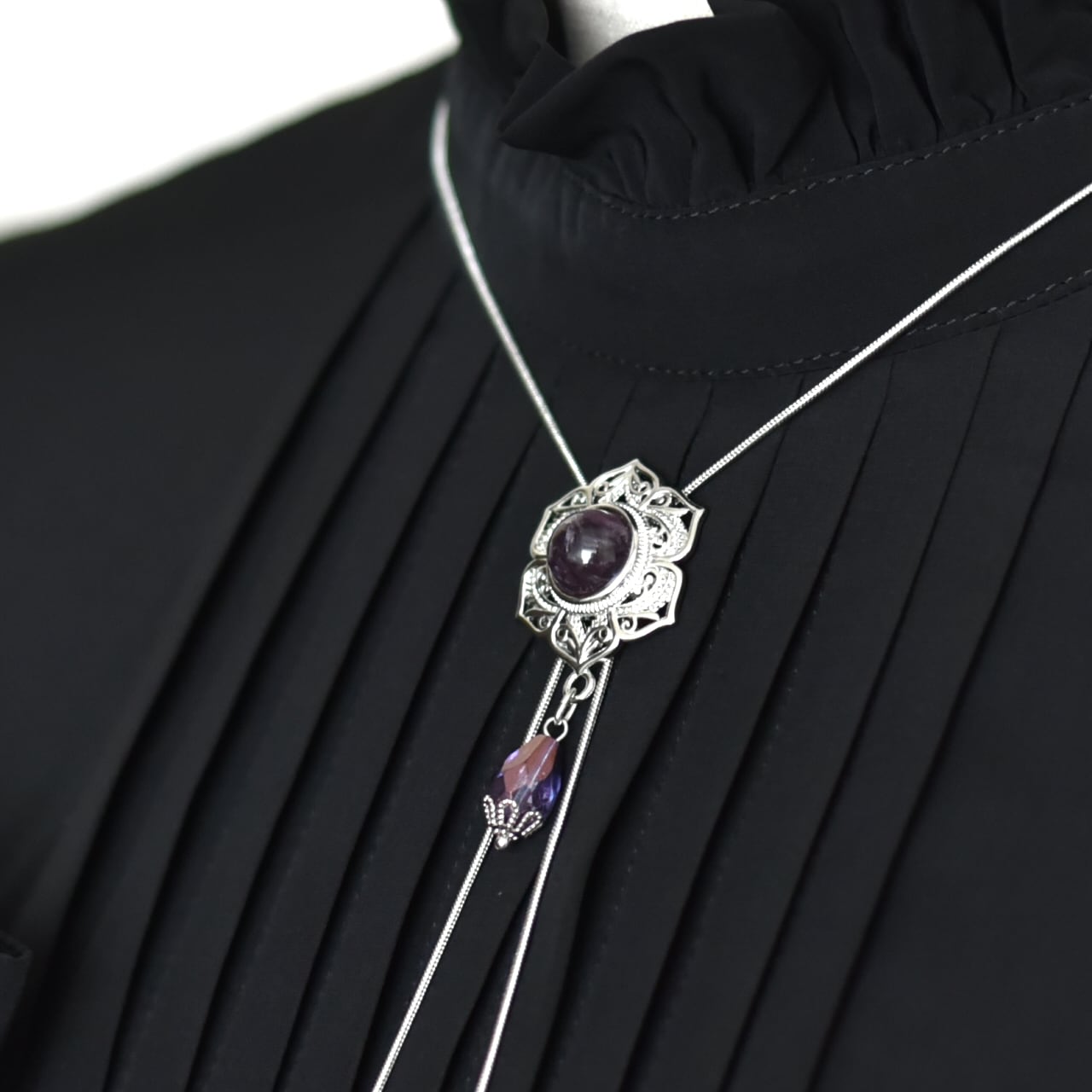 魔力増幅器｜アメジストのループタイネックレス／ゴシック 紫 天然石