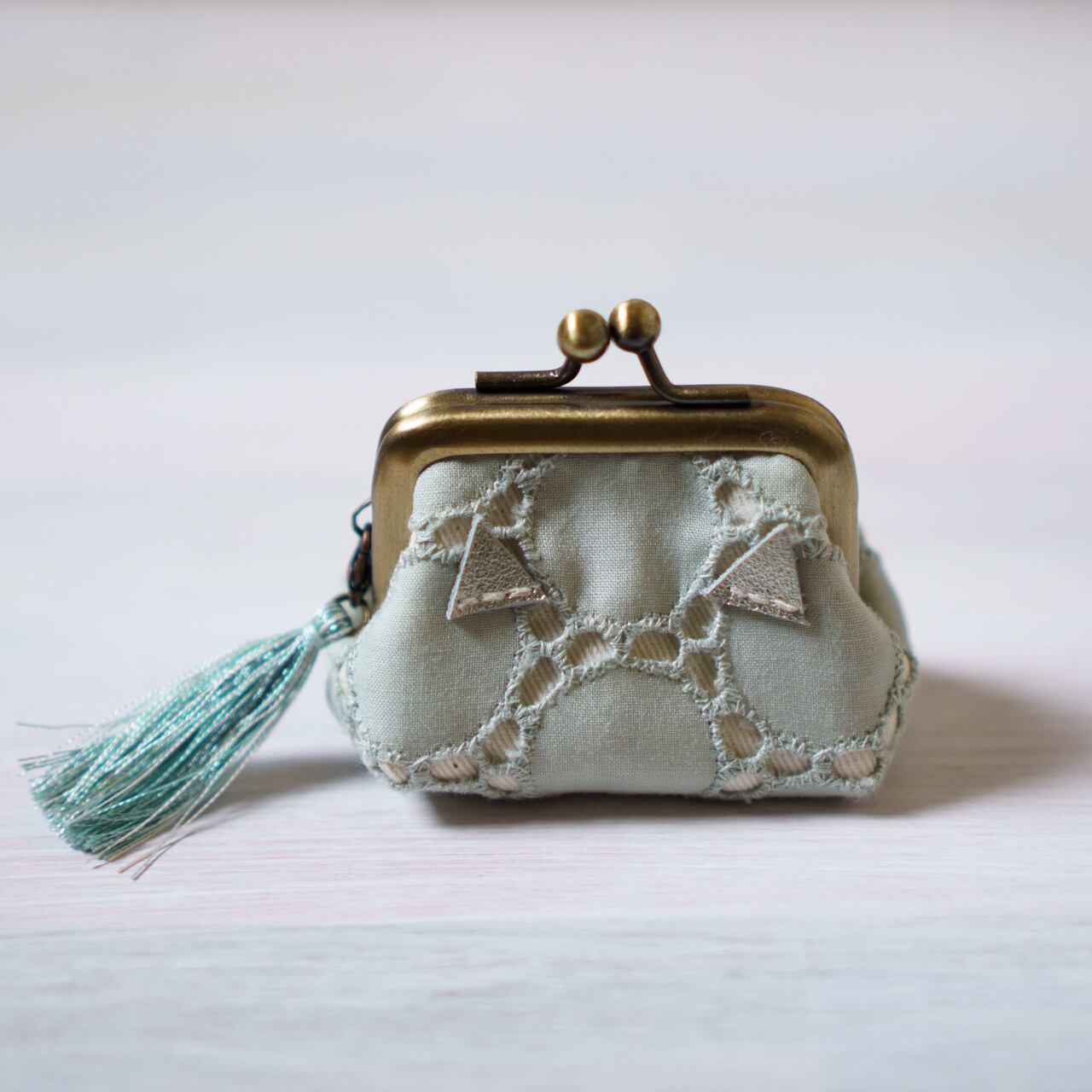 ミント・猫耳のミニがま口ポーチ | azureblue