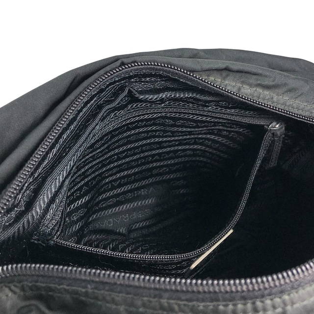 PRADA プラダ ショルダーバッグ ブラック トライアングルロゴ ナイロン メッセンジャーバッグ vintage ヴィンテージ オールド xkated