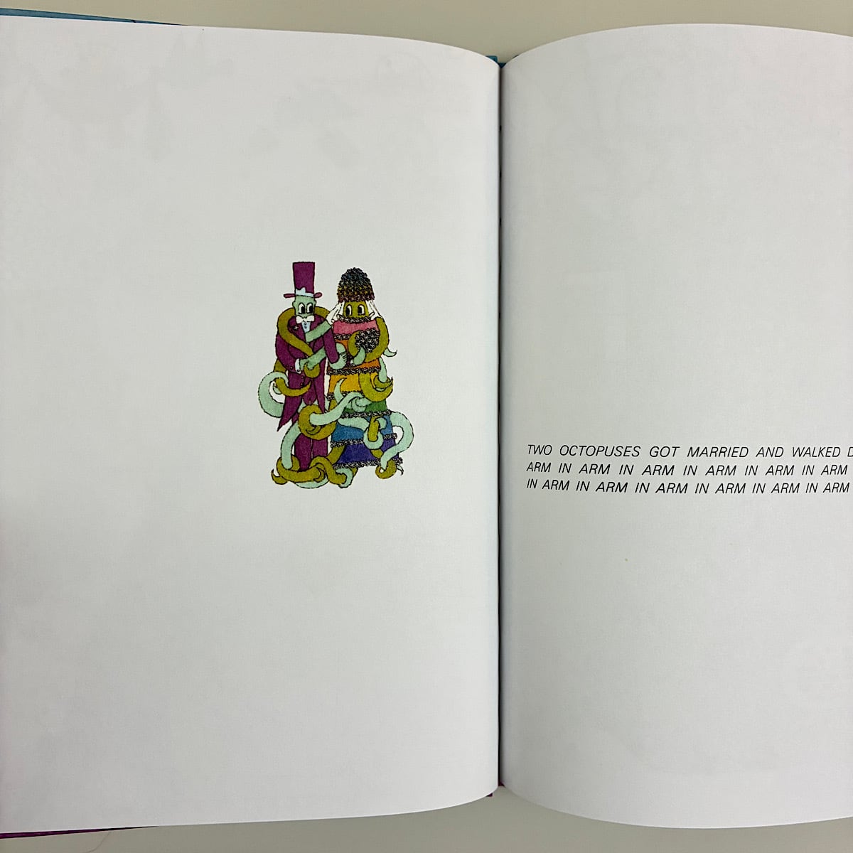素敵な絵柄が入った洋書 Arm in Arm: A Collection of Connections, Endless Tales