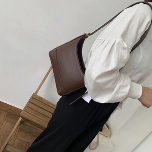 シンプルショルダーバッグ