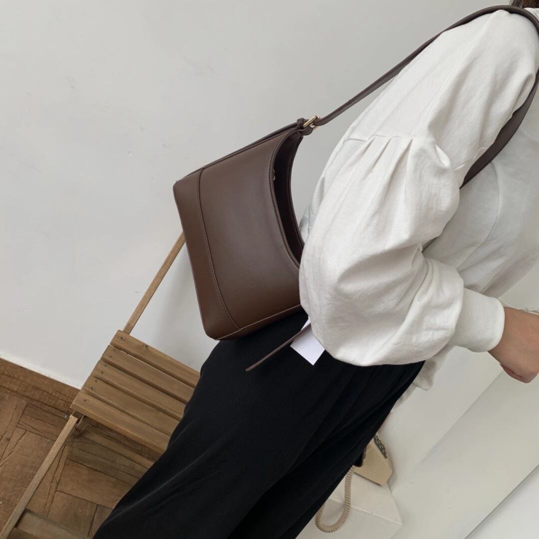 シンプルショルダーバッグ