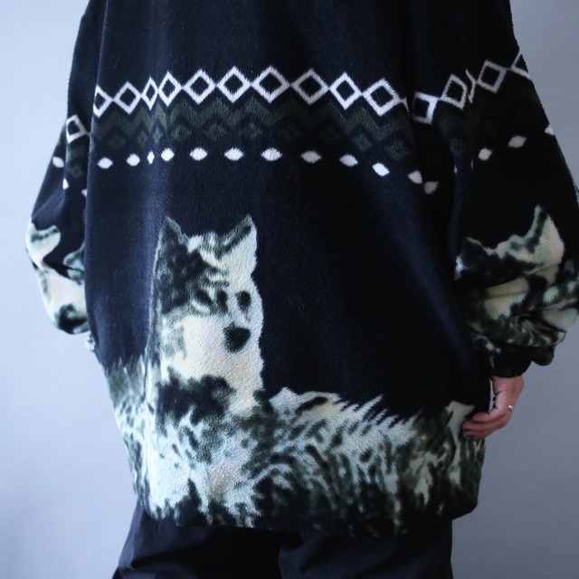 "狼" art graphic pattern over silhouette fleece jacket