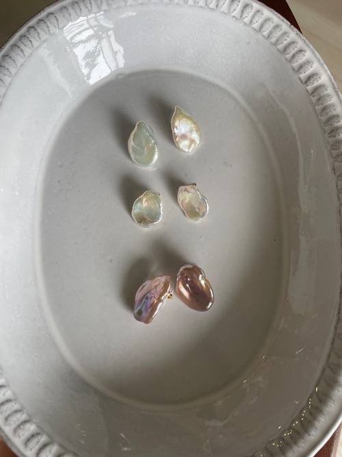 【K10YG】Petal Pearl Stud Pierce (Pairs)
