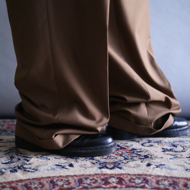 2-tuck straight silhouette brown super wide slacks