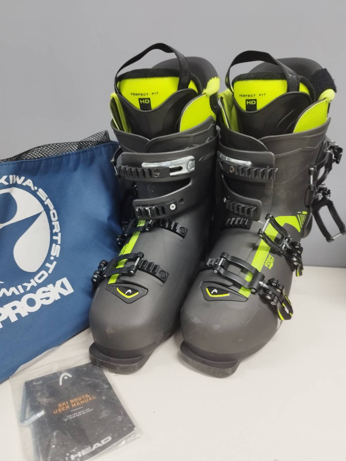 【未使用に近い】AKU ROCKET DFS GTX アウトドアシューズ28cm 未使用に近い】AKU ROCKET DFS GTX アウトドアシューズ28cmの通販 by