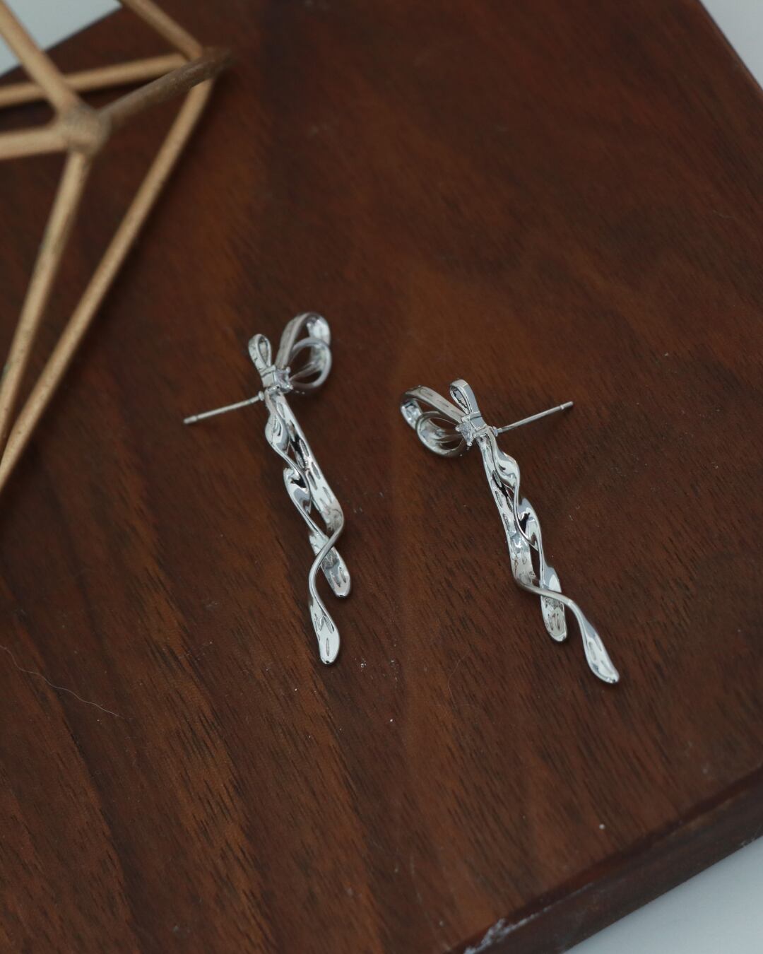 ウェーブデザインイヤリング G25044