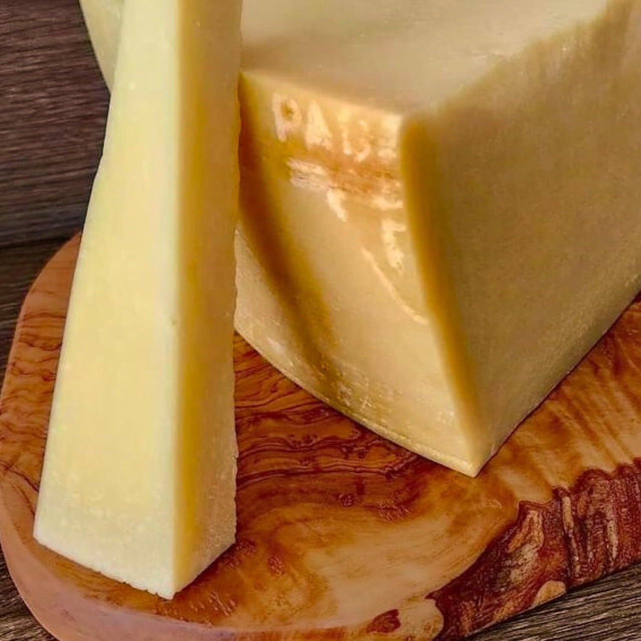 イタリア産 グラナパダーノ DOP 18ヶ月熟成 チーズ 5kg 業務用｜グラスフェッド・切りたて Grana Padano DOP 18-Month Aged Cheese 5kg | Large Bulk | Freshly Cut
