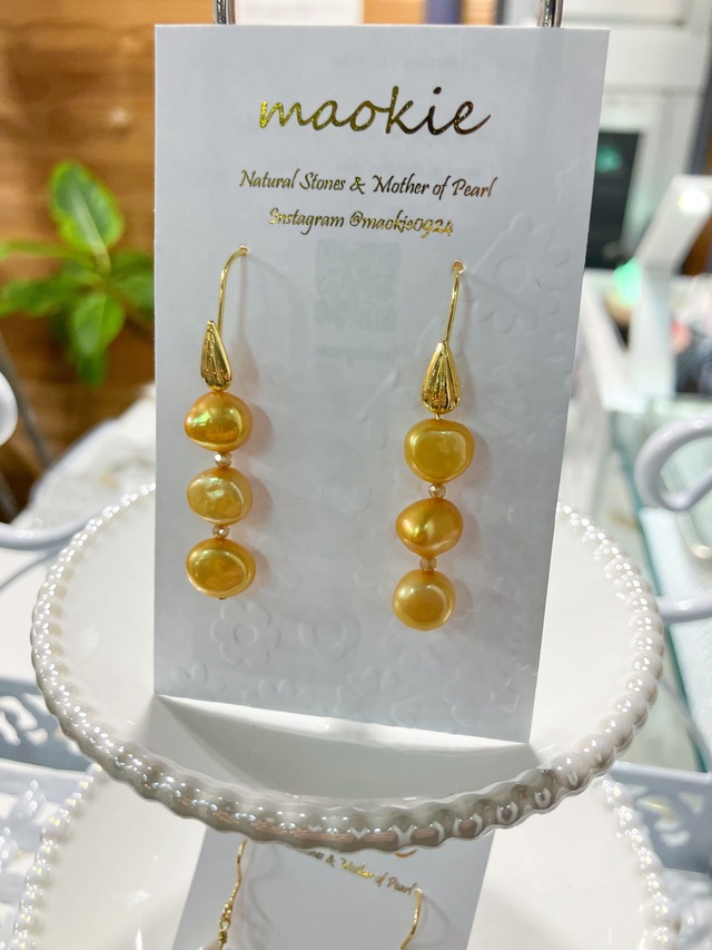 淡水パール(染めゴールド)のおだんごピアス