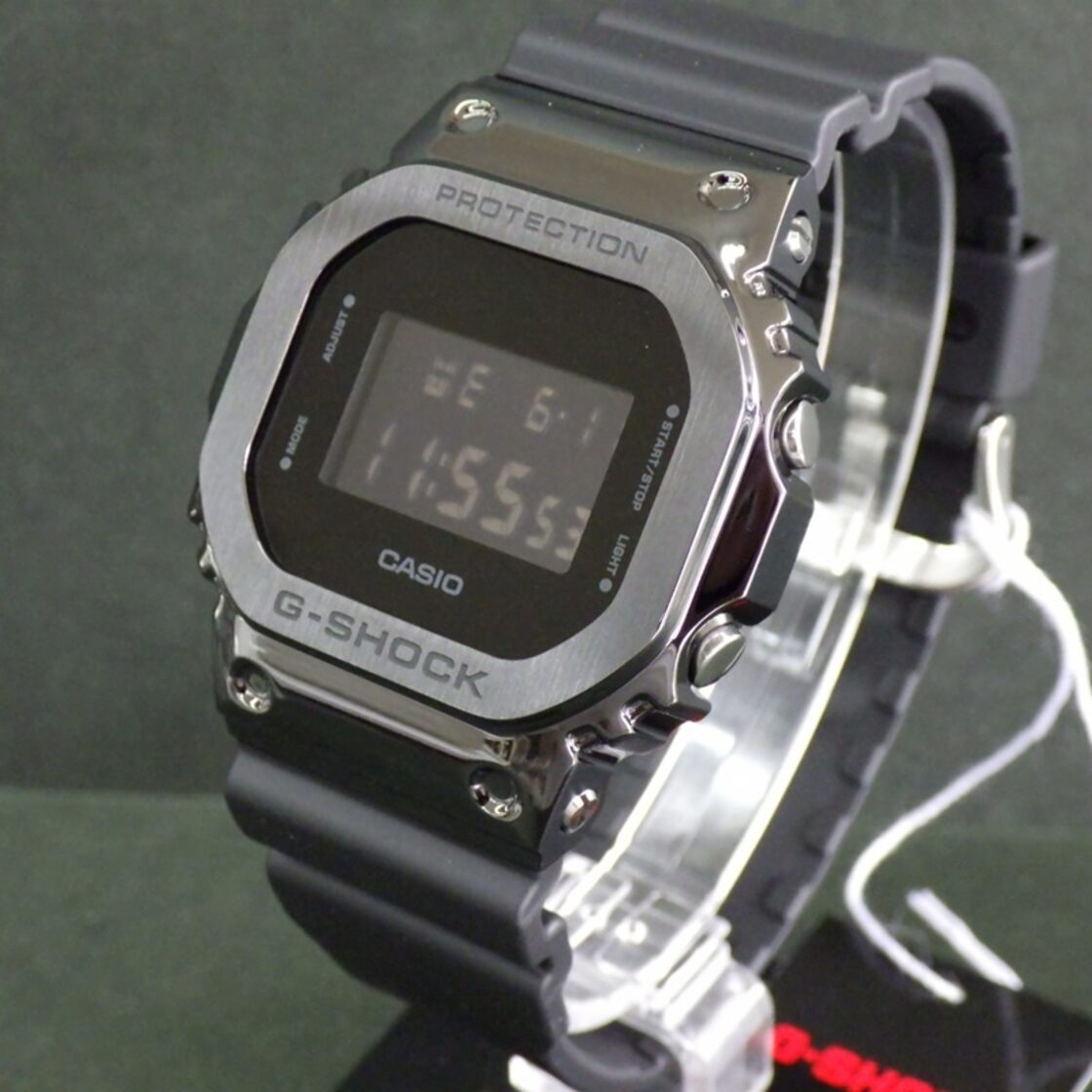 カシオ G-SHOCK GM-5600UB-1JF メタルケース ブラック デジタル 20気圧 