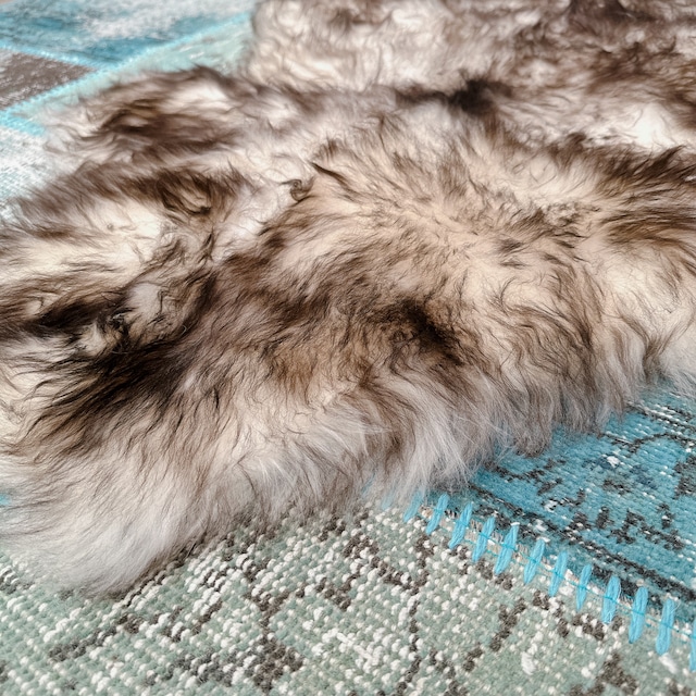 ポーランド ムートンラグ MO006 | ナチュラル シープスキン | 88cm × 117cm