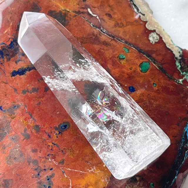 【超美石】虹入り　水晶　ポイント（磨き石）5225