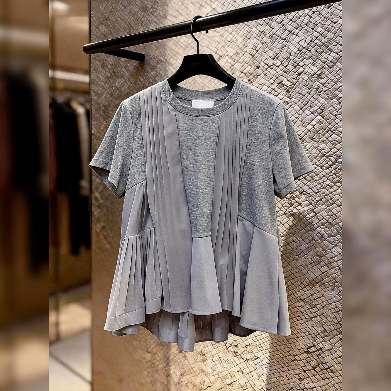 Pleated Design Sleeve A-Line T-Shirt L00925