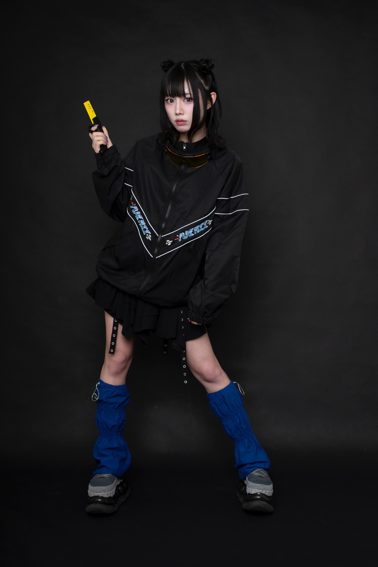 I’m game suit  / black