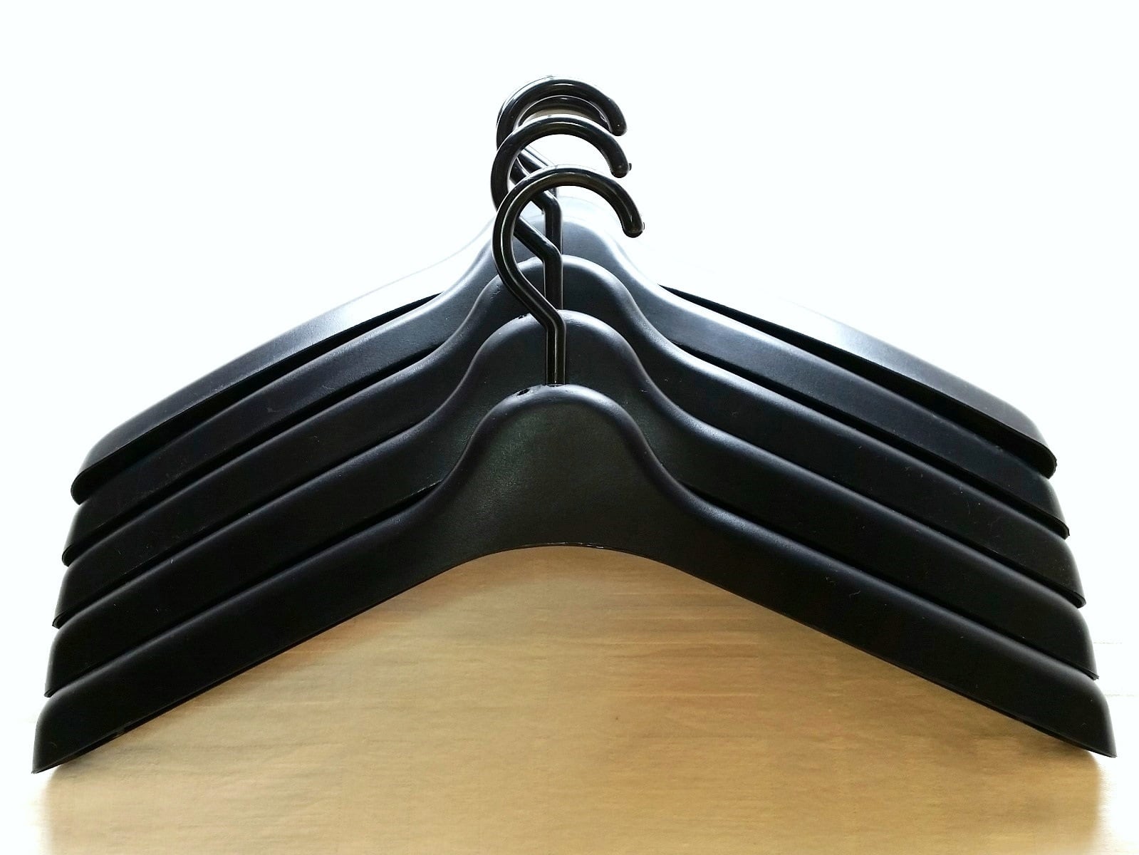 業務用 トップス ハンガー 黒 48本 シャツ プラスチック 大容量 : 業務用 トップス ハンガー 黒 ウレタンカバー付 40ｃｍ