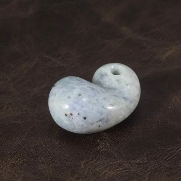 糸魚川翡翠 ラベンダー翡翠 ふく勾玉 14.9g Itoigawa lavender Jadeite