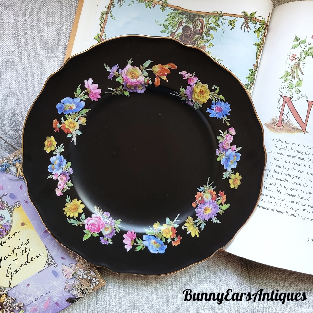 【JKW】1950年代製プレート"Black with colorful flowers"