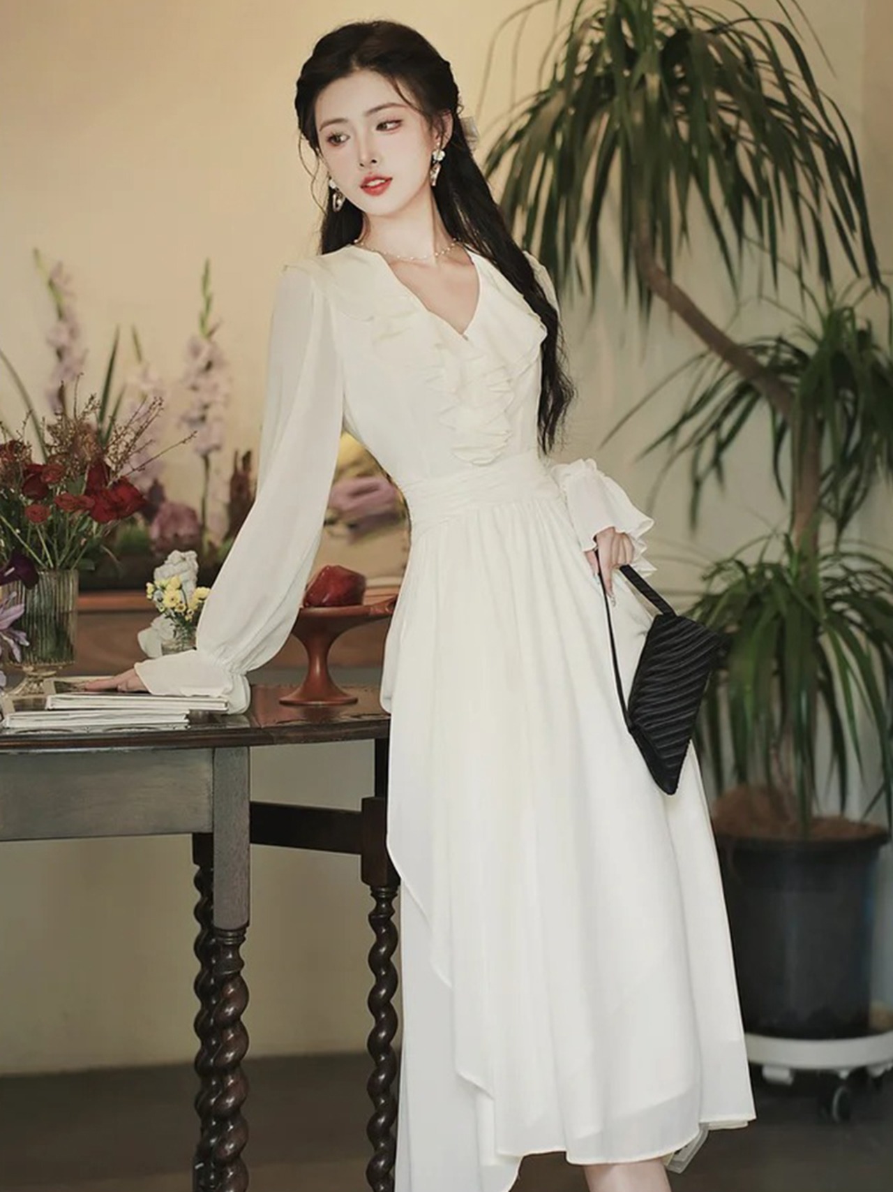 【0087】Vintage V-neck Flare Long Sleeve Dress