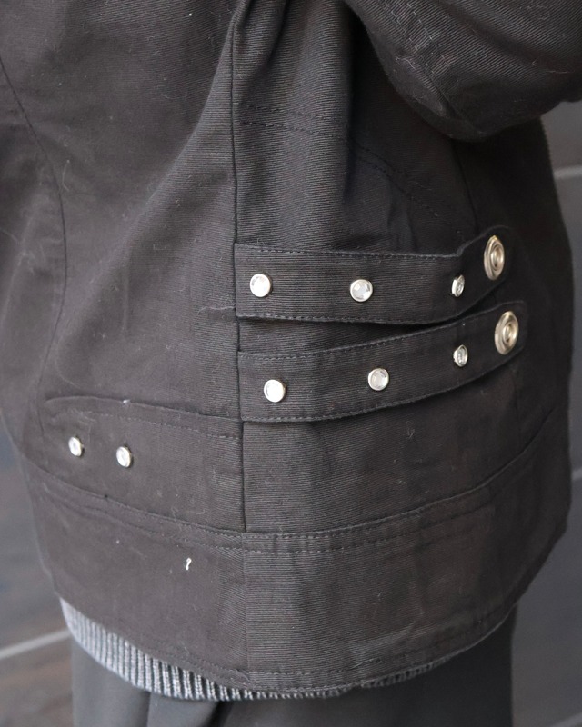 button design zip up blouson